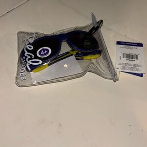 🥮🌺 NWT Kids Sunglasses - Blue and Yellow